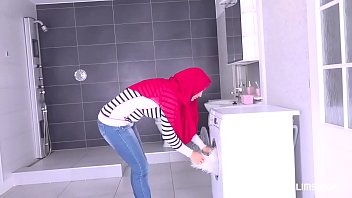 Preview 1 of Hard Core Sax - Curvaceous muslim goddess shows some skill