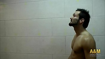 Preview 1 of Father Join Boy - de autoridad,  ella (la poli) se pasa un huevo con el alba&ntilde_il magreb&iacute_.