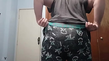 Preview 2 of Mom Pantie Son Fucking - VAI GORDINHO ! Rebolando a bunda