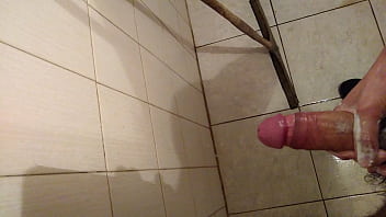 Preview 3 of Kutte Ne Mari Ladki Ki Chut - Paja en la ducha