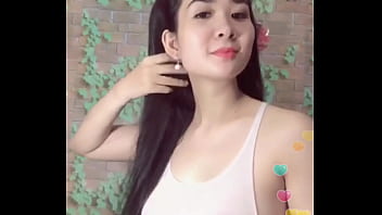 Preview 2 of Klara Amanda Threesome - Em trễ &aacute_o khoe v&uacute_ sệ