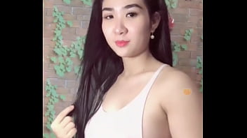 Preview 1 of Klara Amanda Threesome - Em trễ &aacute_o khoe v&uacute_ sệ
