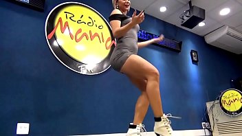 Preview 1 of Muslim Girl Xxx Rat - GOSTOSA DAN&Ccedil_ANDO DE VESTIDINHO CURTO