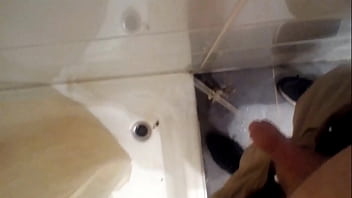 Preview 3 of Seachreal Maid Handjob - Ich hab&#039_ einfach mal wieder bei meinem in die Dusche gepisst und er weiss nichts davon