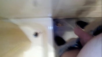 Preview 1 of Seachreal Maid Handjob - Ich hab&#039_ einfach mal wieder bei meinem in die Dusche gepisst und er weiss nichts davon