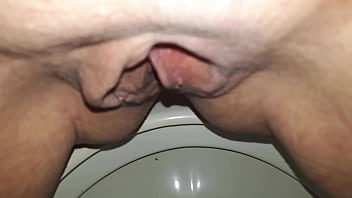 Preview 1 of Sel Pek Com - Nasse Toilette an der arbeit