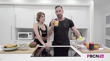 Preview 4 of Mfc Jessicafabel - PORNBCN 4K El YOUTUBER espa&ntilde_ol personal trainer empotrador Emilio Ardana y Ol&eacute_ con la latina Pamela Silva entrenamiento con FINAL FELIZ /// Video completo en su canal de YOUTUBE ENLACE en el VIDEO // suscribete y activa la campanita :P