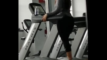 Preview 3 of Enzzers Com - Big ass at gym