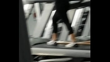 Preview 1 of Enzzers Com - Big ass at gym