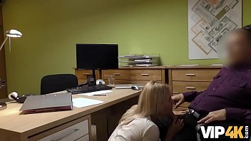 Preview 2 of Asain Mmf - VIP4K. El hombre esta listo para darle dinero a la chica si ella lo hace correrse