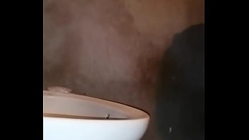 Preview 1 of Cute Sexual - Orinando rico en el lavabo