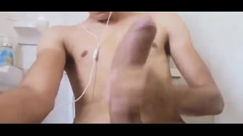Preview 2 of Pre Cum Dripping - Jalando mi enorme verga de 23 cm,  &iquest_alguna chica interesada?