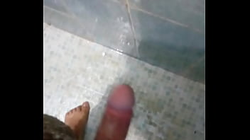 Preview 1 of Virgini Indonesia - Mi pito es chico pero rico