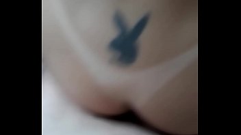 Preview 3 of Office Worker Xnnxxx - Vagninho e Anny Fernandez del&iacute_cia essa gata dando ao ar livre no s&iacute_tio por traz e levando dedada no cuzinho e pau no pelo tatuada gostosa magrinha tes&atilde_o pra matar a saudade