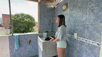 Preview 1 of Fuck Wet Dog - Mi t&iacute_mida hermanastra se queda sin ropa limpia,  y yo aprovecho el momento para invitarla al ba&ntilde_o a follar muy rico y darle toda mi leche.