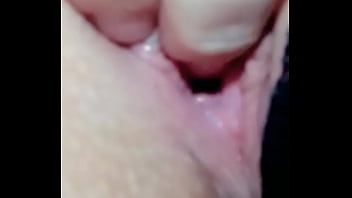 Preview 2 of Sex Vedo Xxxx - Se masturbando gostoso para meu marido