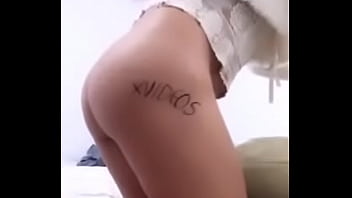 Preview 2 of Shopping Mall Girl Pissing - V&iacute_deo de verifica&ccedil_&atilde_o