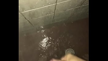 Preview 4 of India Sexy Vedo - Tocando uma punheta no banho