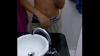 Preview 3 of Pron Teen Great - (Novinho Punheteiro) Sensualidade na Bermuda Tactel - Parte 1