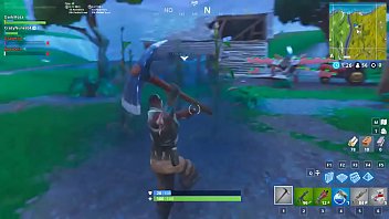 Preview 3 of Party Remaja - Gordinho Gostoso Jogando Fortnite