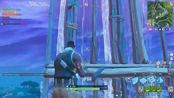 Preview 4 of Party Remaja - Gordinho Gostoso Jogando Fortnite