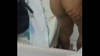 Preview 3 of Brother Guck Her Sexcy Sister - Novinho mostrando o bumbum parte2