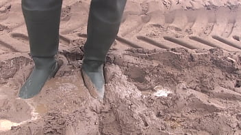 Preview 1 of Fbb Muscles Worship Slave - Crushing the Mud in Hunter Waders