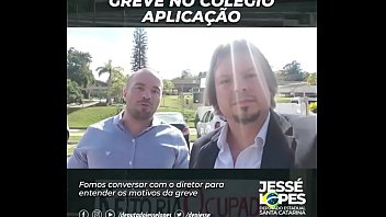 Preview 1 of Video Porn Skachat - Deputado safado tentando fuder um col&eacute_gio inteiro junto com seu amigo virgem