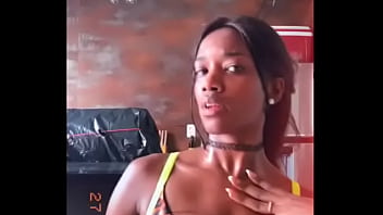 Preview 3 of Ivete Sangalo Pagando Peitinho - Cantora Iza