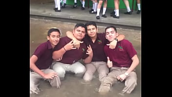 Preview 4 of Xxx Com Garll - Homosapiens del CECYTE XOCHIMILCO les da la pendeja y creen que se pueden ba&ntilde_ar donde sea (pendejos en cautiverio)
