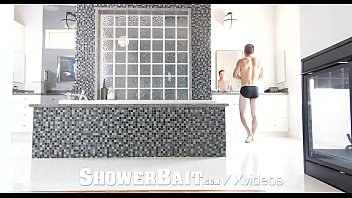 Preview 1 of Idya Saxx - ShowerBait Muscle Guys Fuck In The Shower