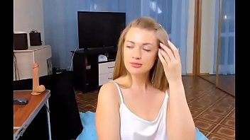 Preview 1 of Gpd Hard Bed Fuck - junges modell lutscht live ein schwanz