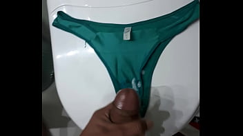 Preview 3 of Outdoor Beach - Calcinha verde gozada
