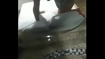Preview 2 of Sexyvideo Www - Puta morena mamando a piroca do novinho Dotado de muita sorte.