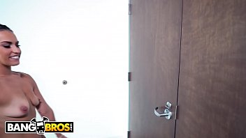 Preview 1 of Dad Lvou - BANGBROS - Young PAWG Kelsi Monroe Finds A Phone,  Fucks The Owner Who Comes To Retrieve It