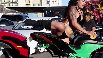 Preview 3 of Hijra Ki Gand Sex - darleen davne evento  car wash calama parte 3 PERFILORIGINAL