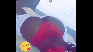 Preview 3 of Sexcy Pron - Brenda Game dan&ccedil_ando em sua cama