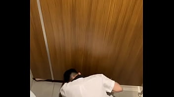 Preview 4 of Son Massage Dad Mom - Quay l&eacute_n nh&oacute_c sục cặc l&eacute_n trong toilet
