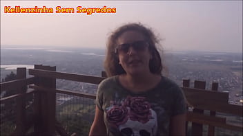 Preview 2 of Gorgeous Busty Girls - Kellenzinha Gravando uma chamada para o seu canal do YouTube - Kellenzinha Sem Segredos