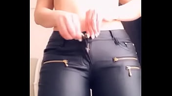 Preview 1 of Ariab Saxe - Dejo que me vean mientras me masturbo
