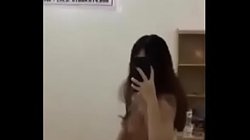 Preview 3 of Ugizzcom Virgin - Hot girl trồng c&agrave_ rốt he