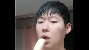 Preview 3 of Wichs Treffen - my korean sucking on his favorite fruit