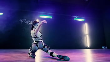 Preview 4 of Big Booty 2019 - Yurgenis Aular meneando las nalgas