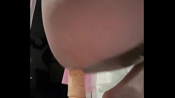 Preview 2 of Pink Dress Anal Sex - Disfrutando de un dildo