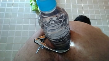 Preview 1 of Mutter Anspritsen - Masturbando no banheiro