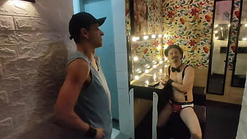 Preview 1 of Heand In Ass - Um sexo intenso no camarim,  antes da abertura da casa
