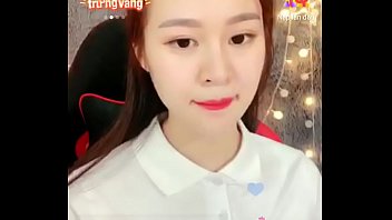 Preview 4 of Xxx Video Com Mosi - Em g&aacute_i &aacute_o trắng tinh kh&ocirc_i ngồi livestream tr&ecirc_n Uplive