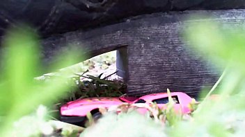 Preview 4 of Fredilyn Marcelino - Un video eccezionale di crushing guarda i mie piedi distruggere una piccola automobile giocattolo