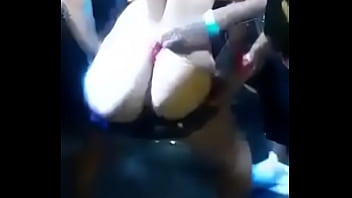 Preview 2 of Big Booty Granny Forced By Bbc - Vagabunda s&oacute_ de calcinha no palco do baile funk