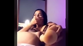 Preview 2 of Rebika Volefti - Masturbandome en ba&ntilde_o publico